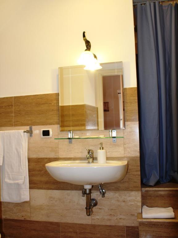 Hella Ibernesi 23 Fori Imperiali Inn, New Gestion! Rome Bilik gambar
