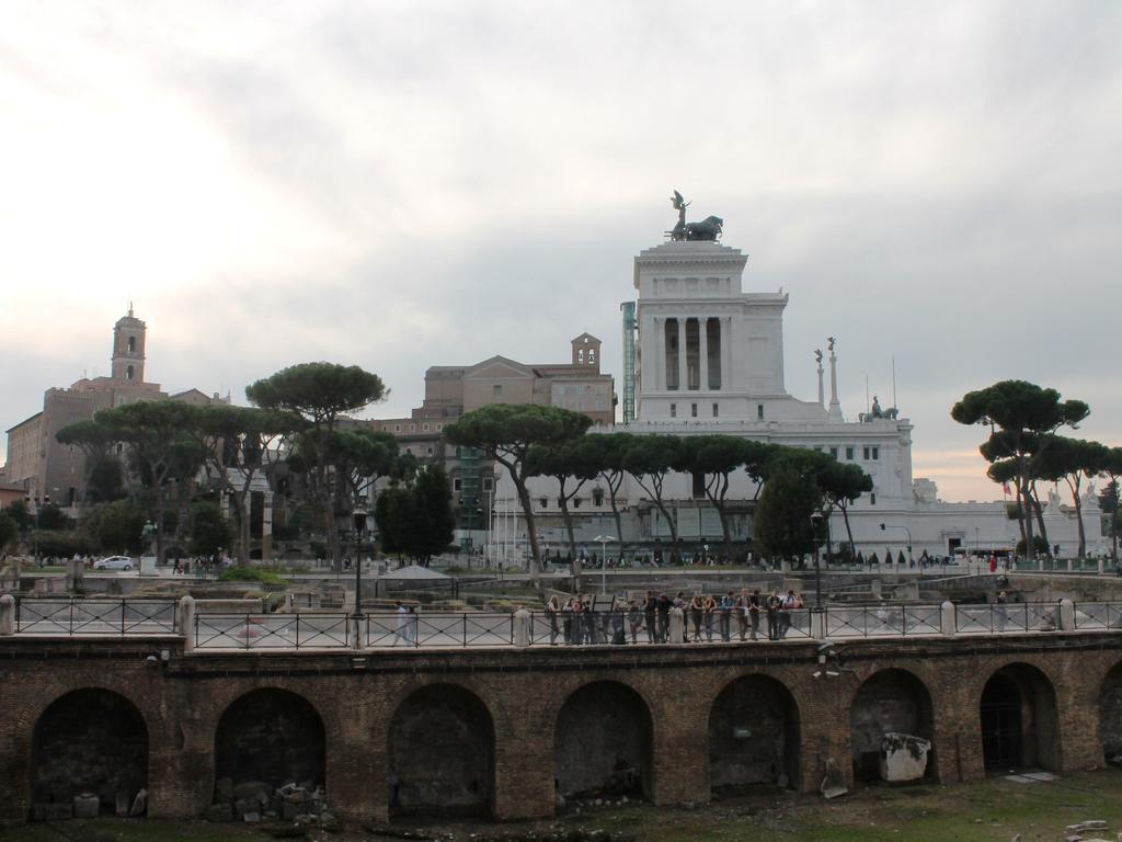 Hella Ibernesi 23 Fori Imperiali Inn, New Gestion! Rome Bilik gambar