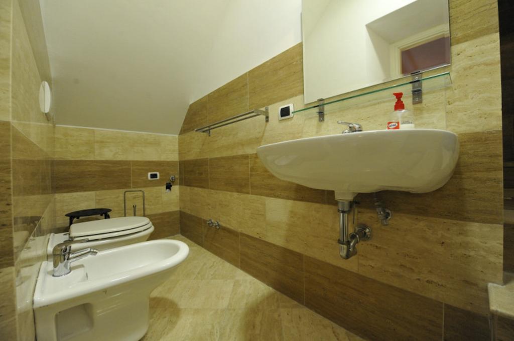 Hella Ibernesi 23 Fori Imperiali Inn, New Gestion! Rome Bilik gambar